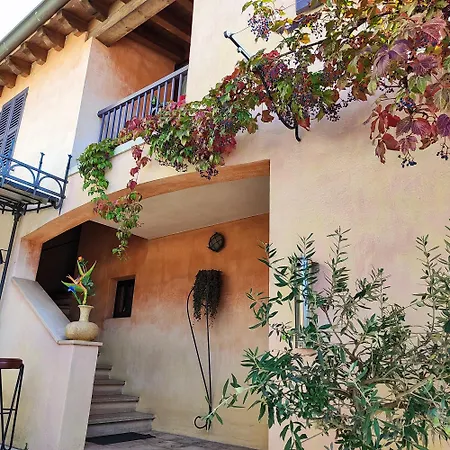 Corte Uccellanda Relais & Lejlighedshotel Monzambano