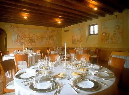 Corte Uccellanda Relais & Lejlighedshotel Monzambano