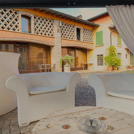 Corte Uccellanda Relais Aparthotel Monzambano