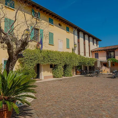 Aparthotel Corte Uccellanda Relais Monzambano