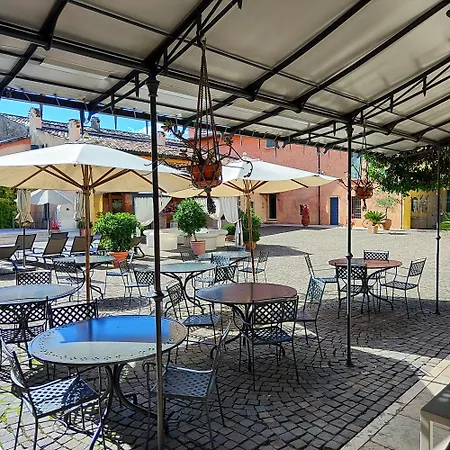 Aparthotel Corte Uccellanda Relais & Monzambano