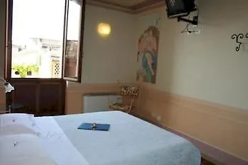 Corte Uccellanda Relais & 4* Monzambano